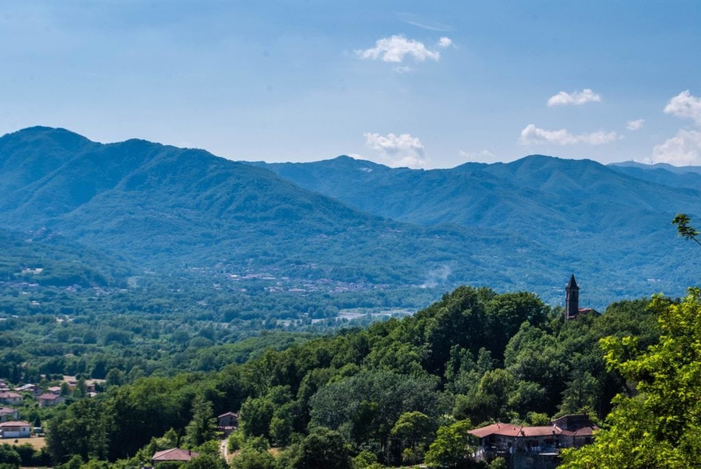 Malgrate-Castle-view-lunigiana-tuscany.jpg