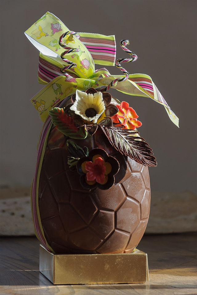 Chocolate easter egg