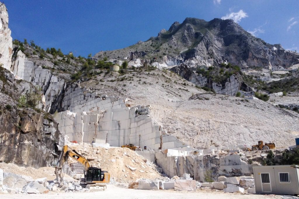 view marble quarries of Carrara