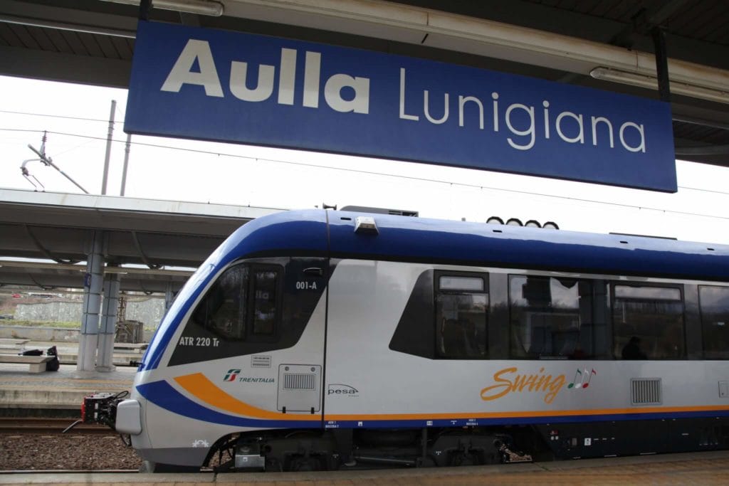 La gare d'Aulla en Lunigiana toscane en train