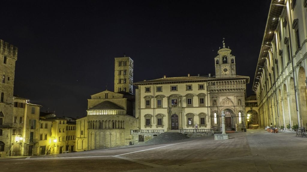 Piazza Grande in Arezzo at night